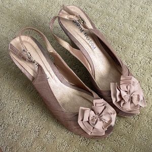 Dirty Laundry Nude Pink Open Toe Wedges with Bow Decal Size 8.5